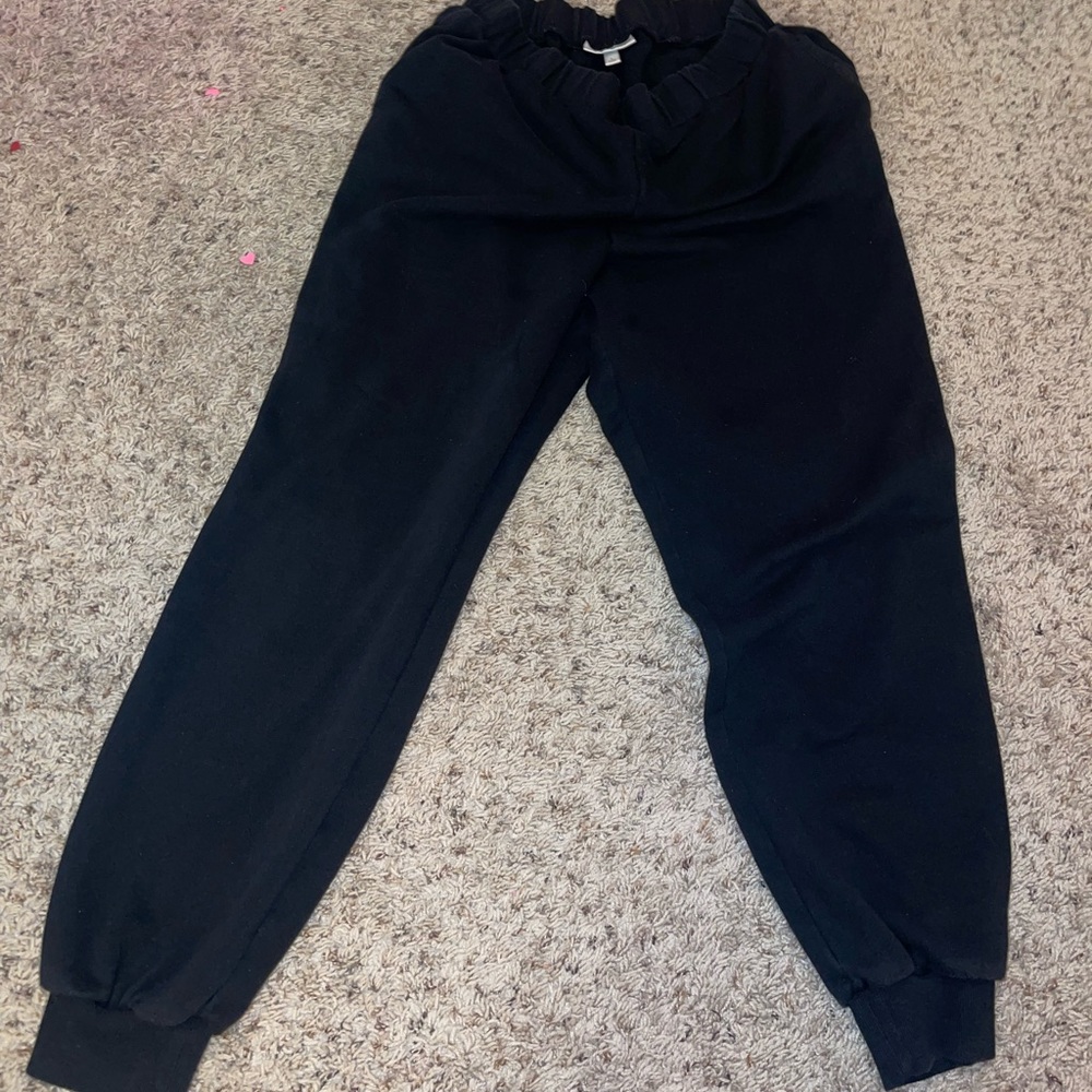 black sweatpants